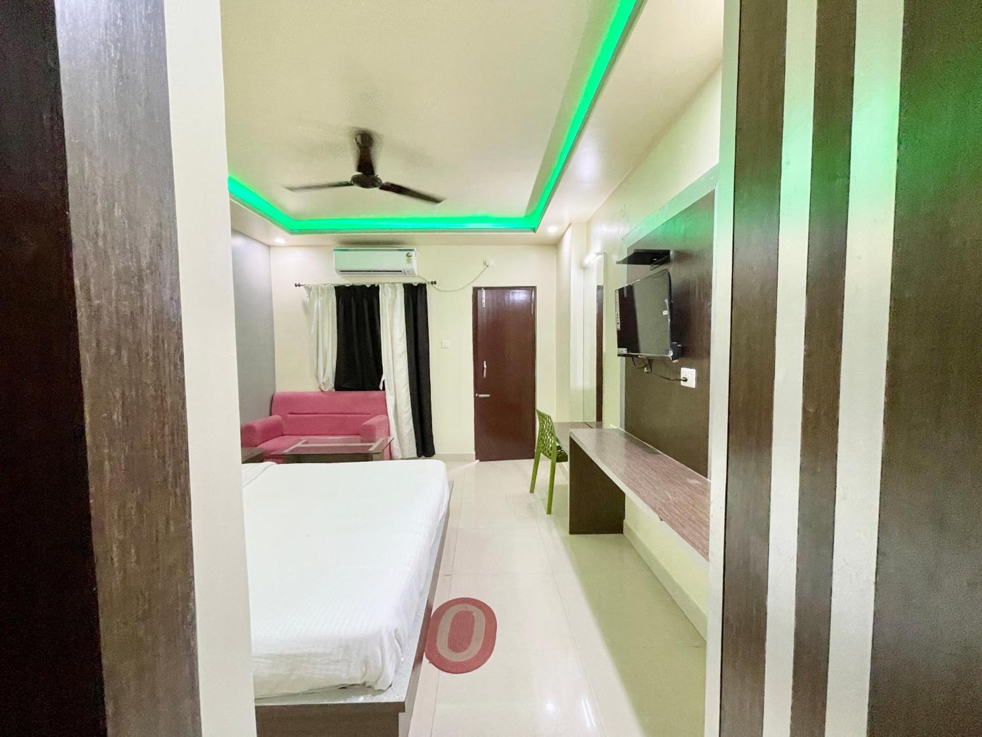 Hotel Trends In 푸리 외부 사진