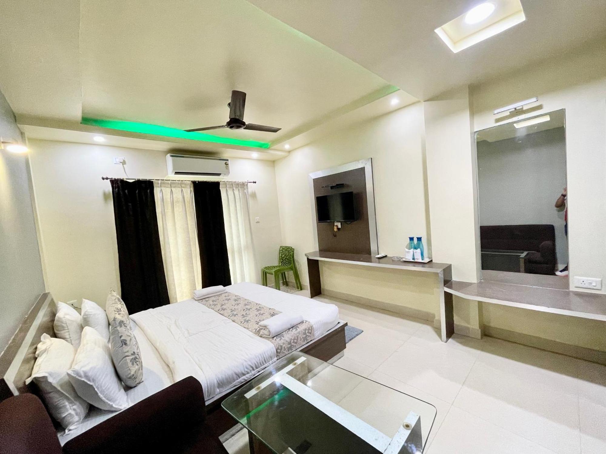 Hotel Trends In 푸리 외부 사진