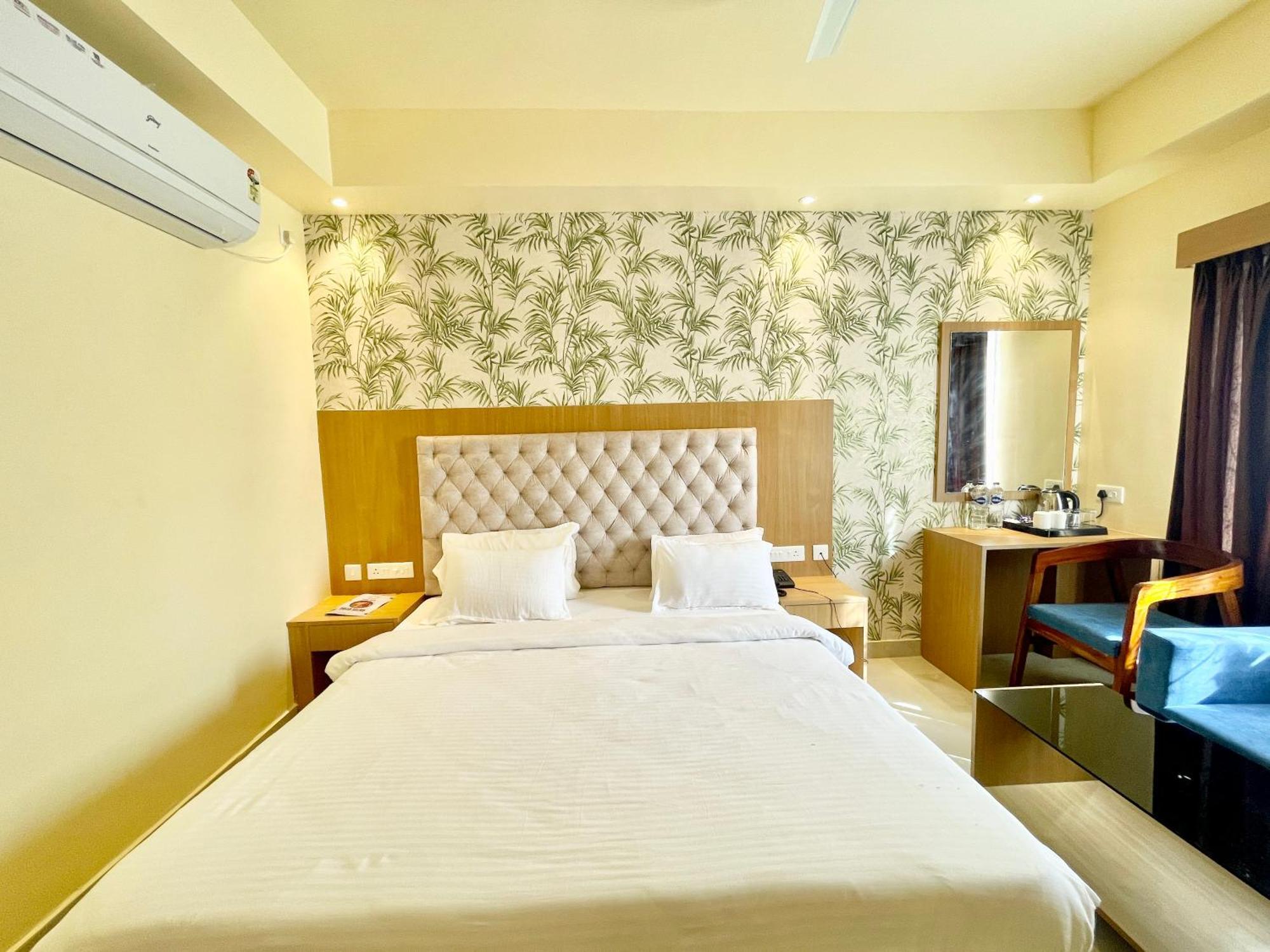 Hotel Trends In 푸리 외부 사진